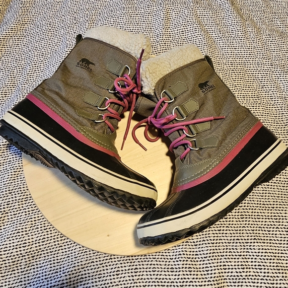 Sz 8 Sorel Caribou Classic Snow Boots - Picture 10 of 17